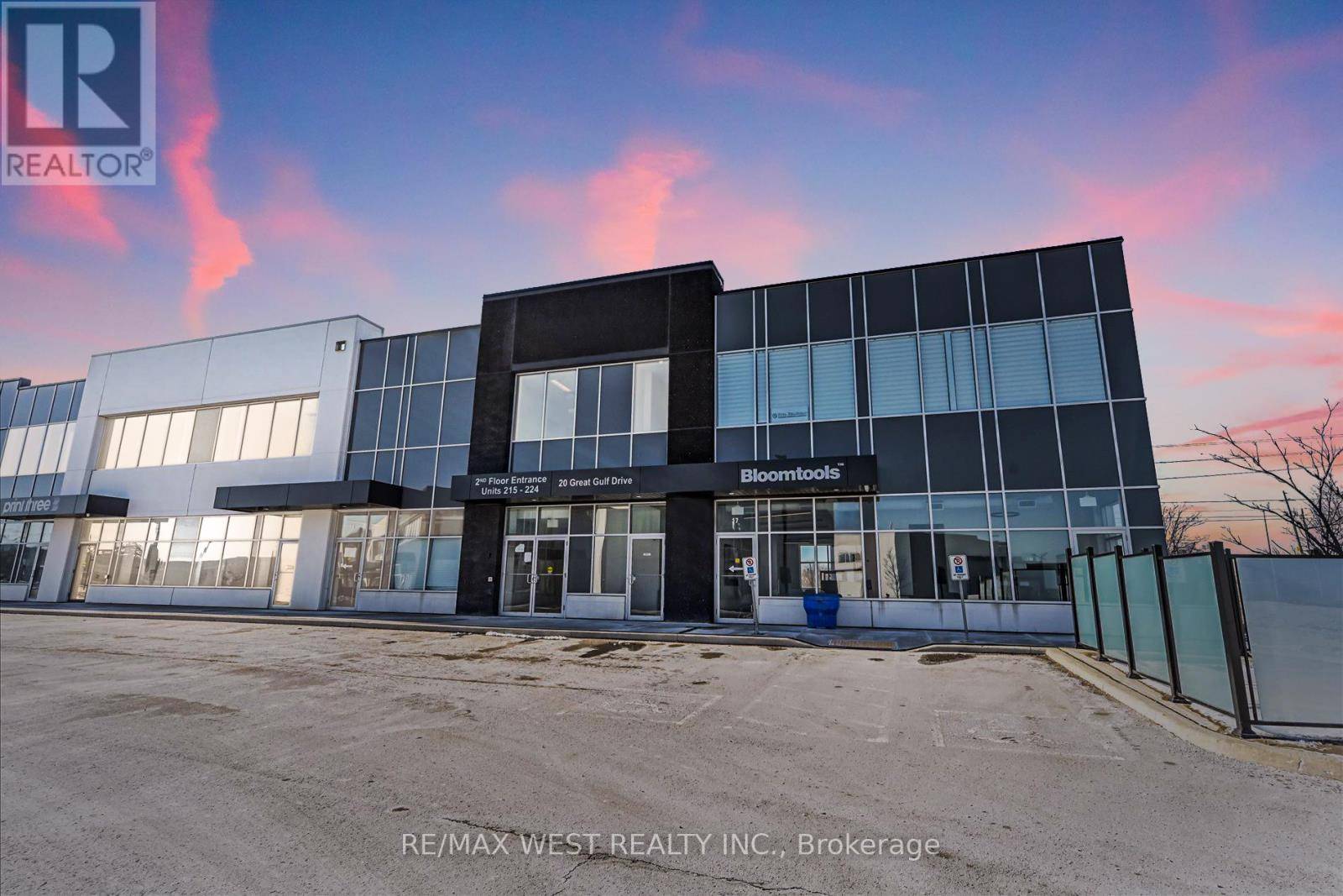 Vaughan (concord), ON L4K0K7,20 Great Gulf DR #215