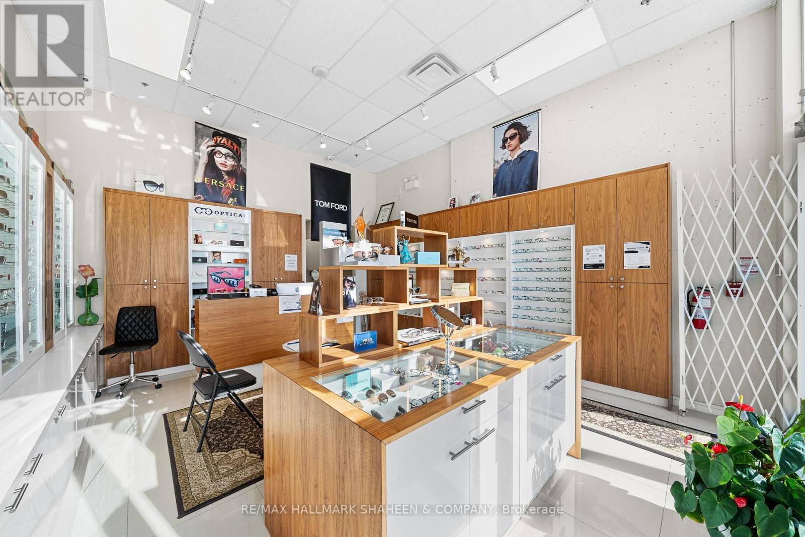 Richmond Hill (north Richvale), ON L4C1V6,9610 Yonge ST #B10