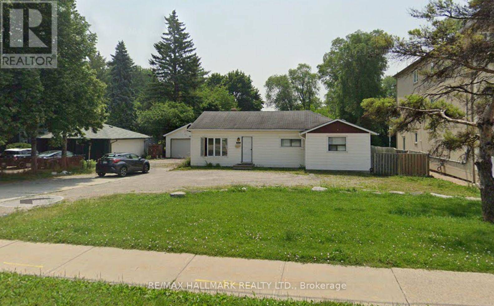 Richmond Hill (langstaff), ON L4C7A7,429 16TH AVENUE