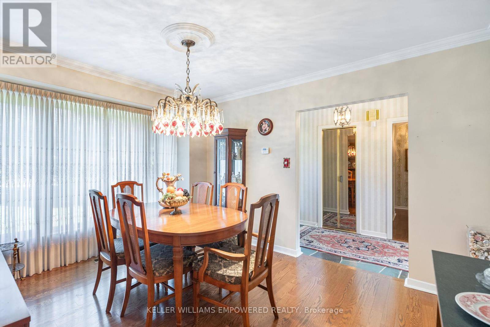 Vaughan (crestwood-springfarm-yorkhill), ON L4J1C1,195 ARNOLD AVENUE