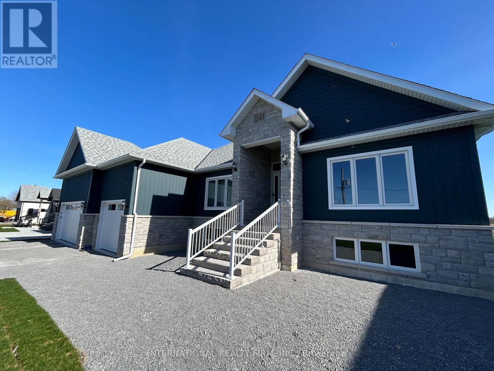 Georgina (historic Lakeshore Communities), ON L4P3E9,141 LAKE DRIVE E
