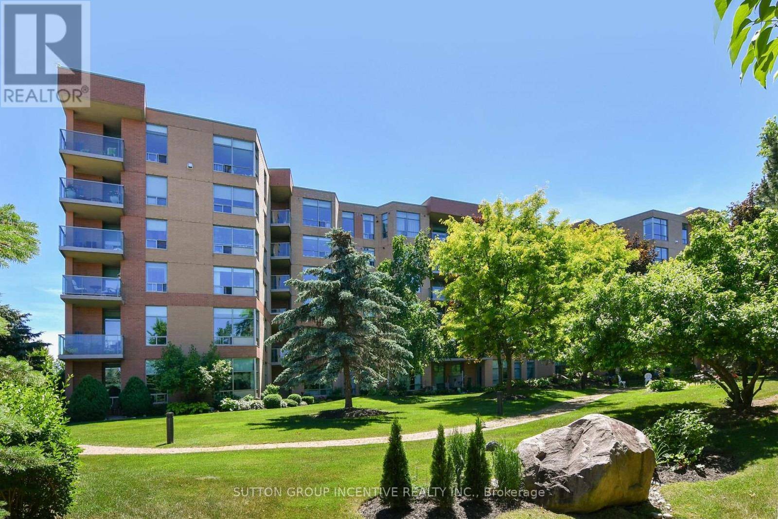 New Tecumseth, ON L9R1Z7,4 Briar Hill HTS #110