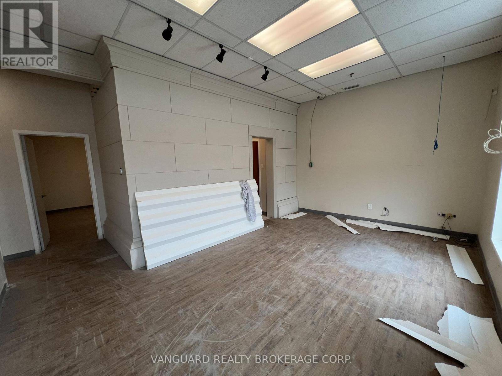 Vaughan (concord), ON L4K1K2,452 Bowes RD #9-10