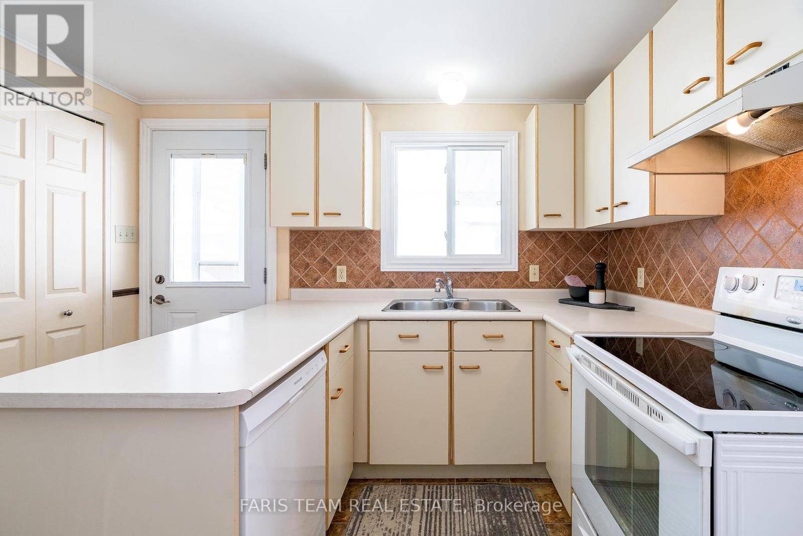 Innisfil (cookstown), ON L0L1L0,43 ROYAL OAK DRIVE