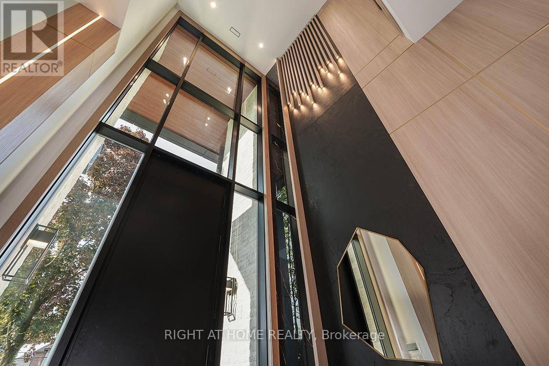 Richmond Hill (oak Ridges Lake Wilcox), ON L4E3H1,105 DOUGLAS ROAD