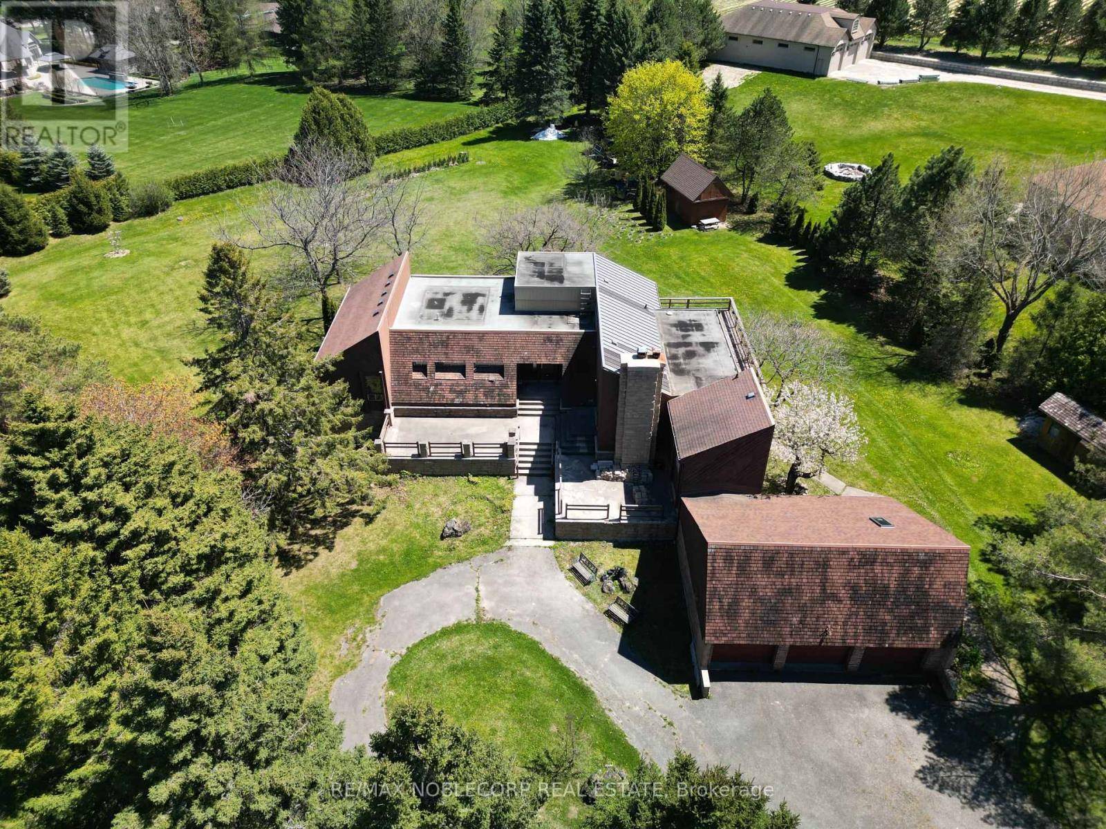 King (king City), ON L7B1E4,7 SCOTT CRESCENT