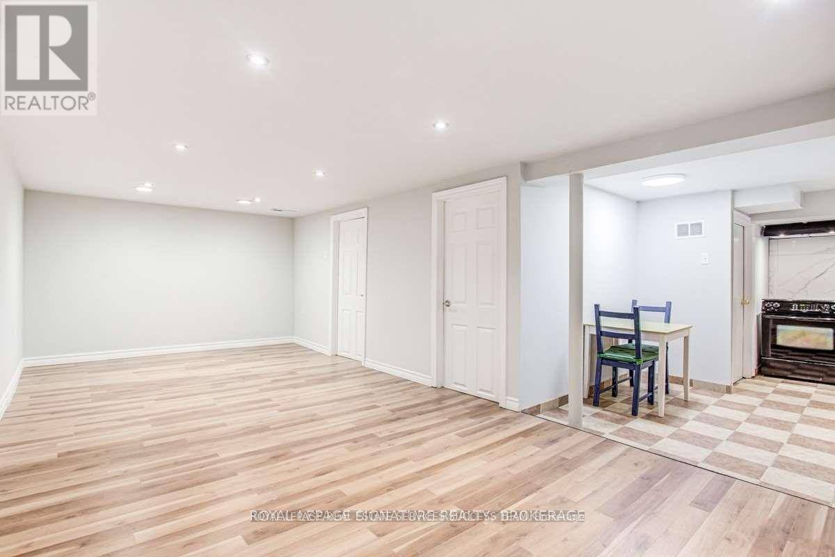 Richmond Hill (crosby), ON L4C2W5,260 DEMAINE (BSMT) CRESCENT
