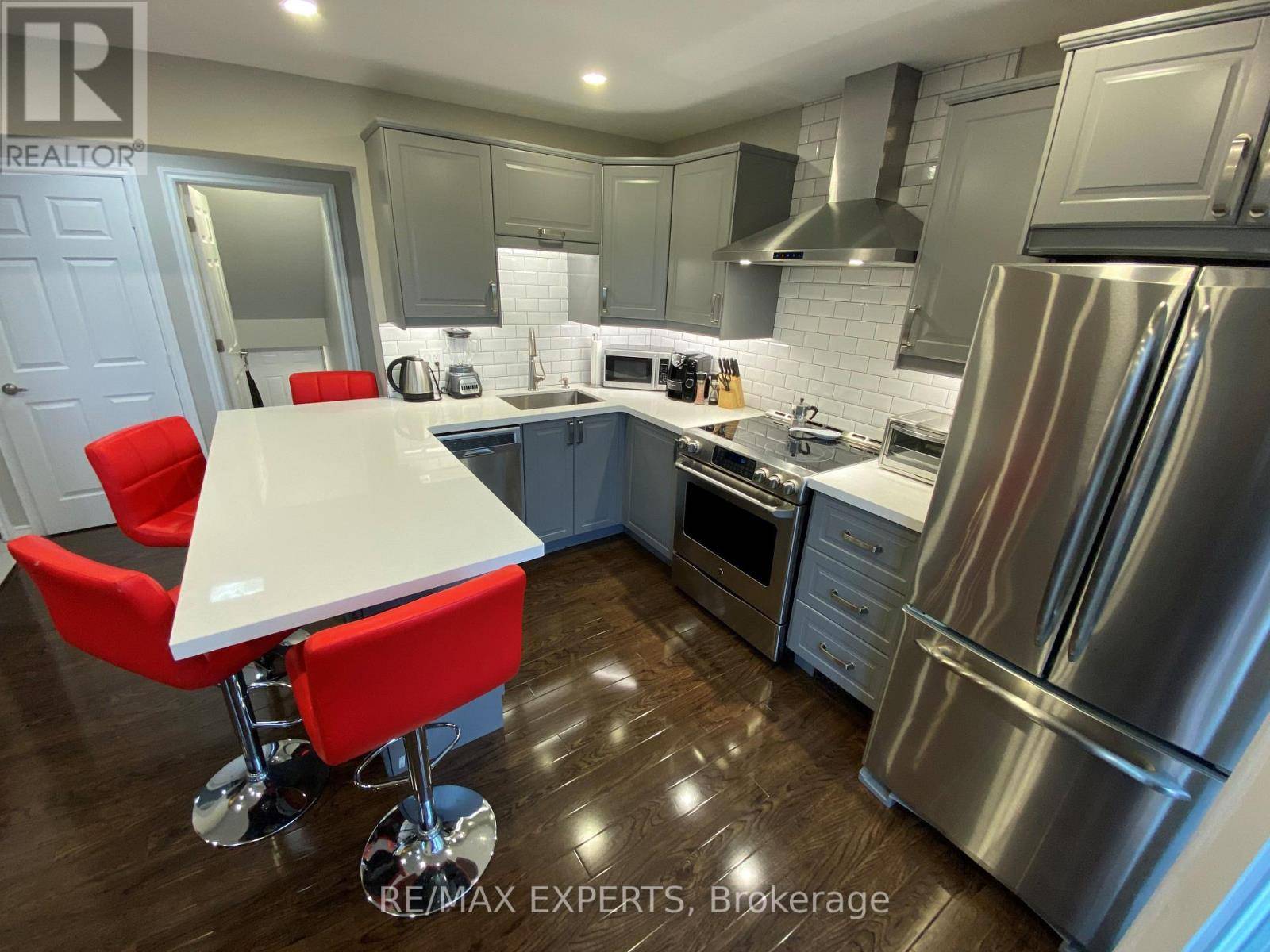 Vaughan (west Woodbridge), ON L4L2X6,123 Albany DR #Main