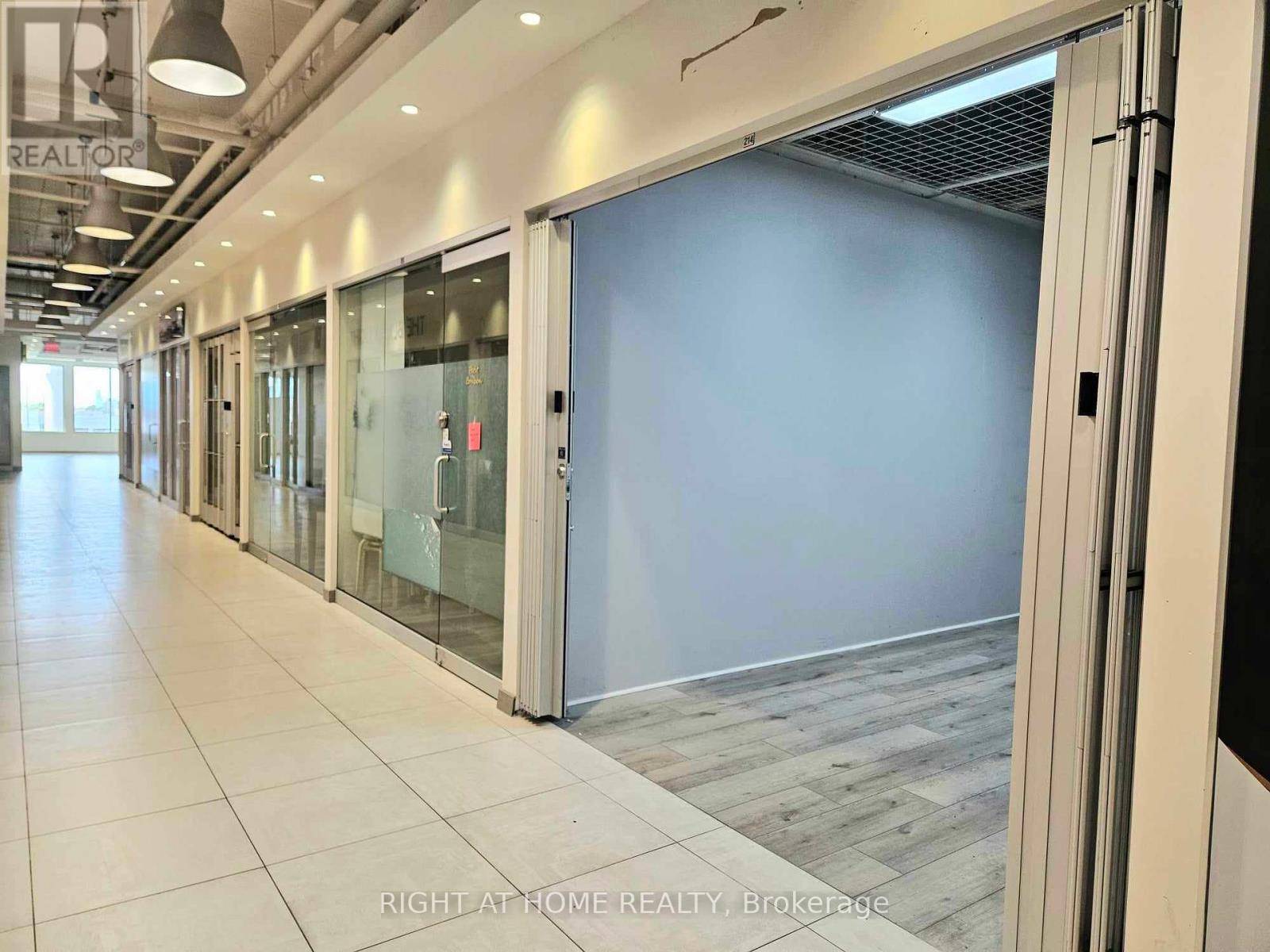 Markham (thornhill), ON L3T0C7,7181 Yonge ST #214