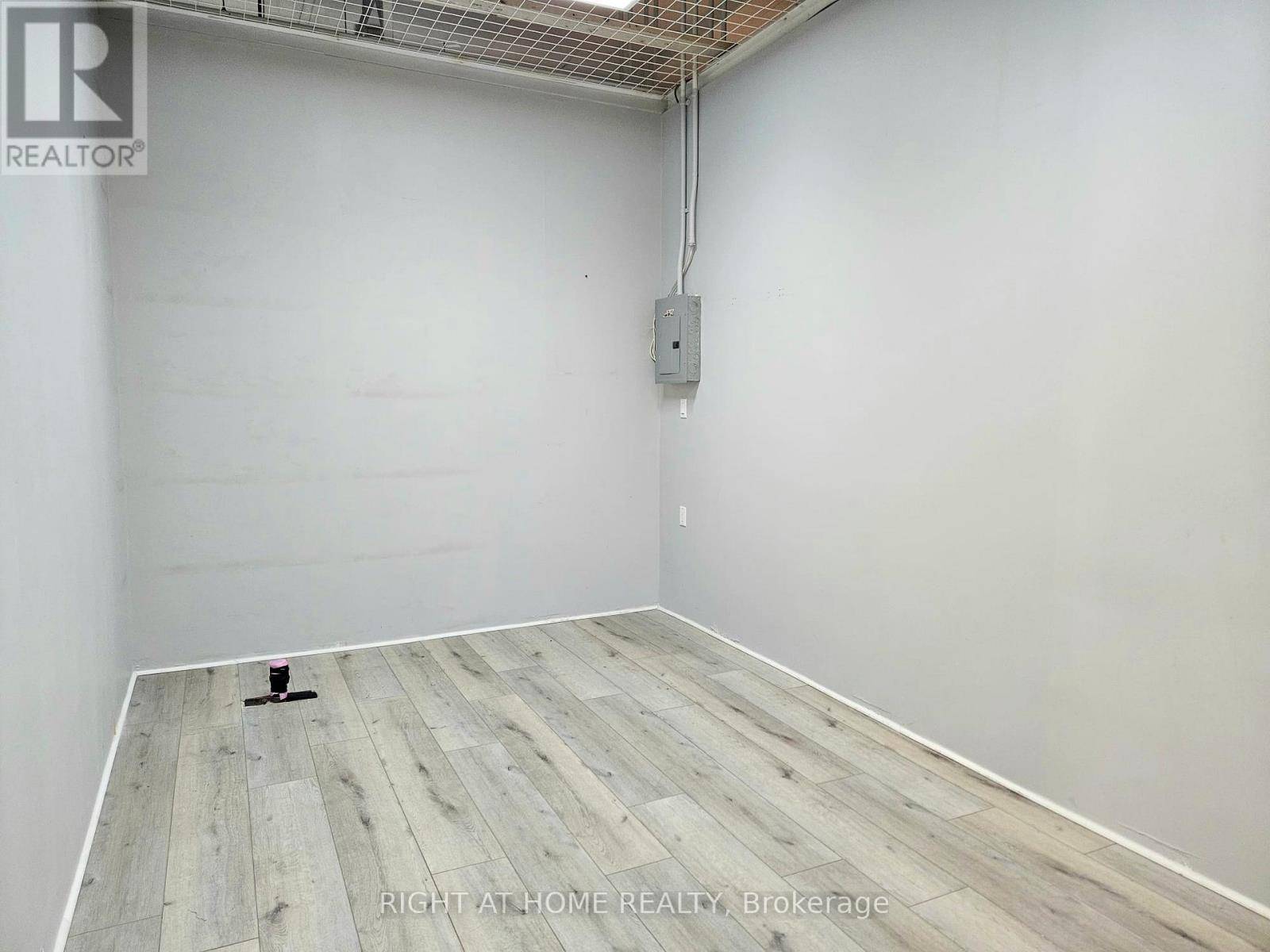 Markham (thornhill), ON L3T0C7,7181 Yonge ST #214