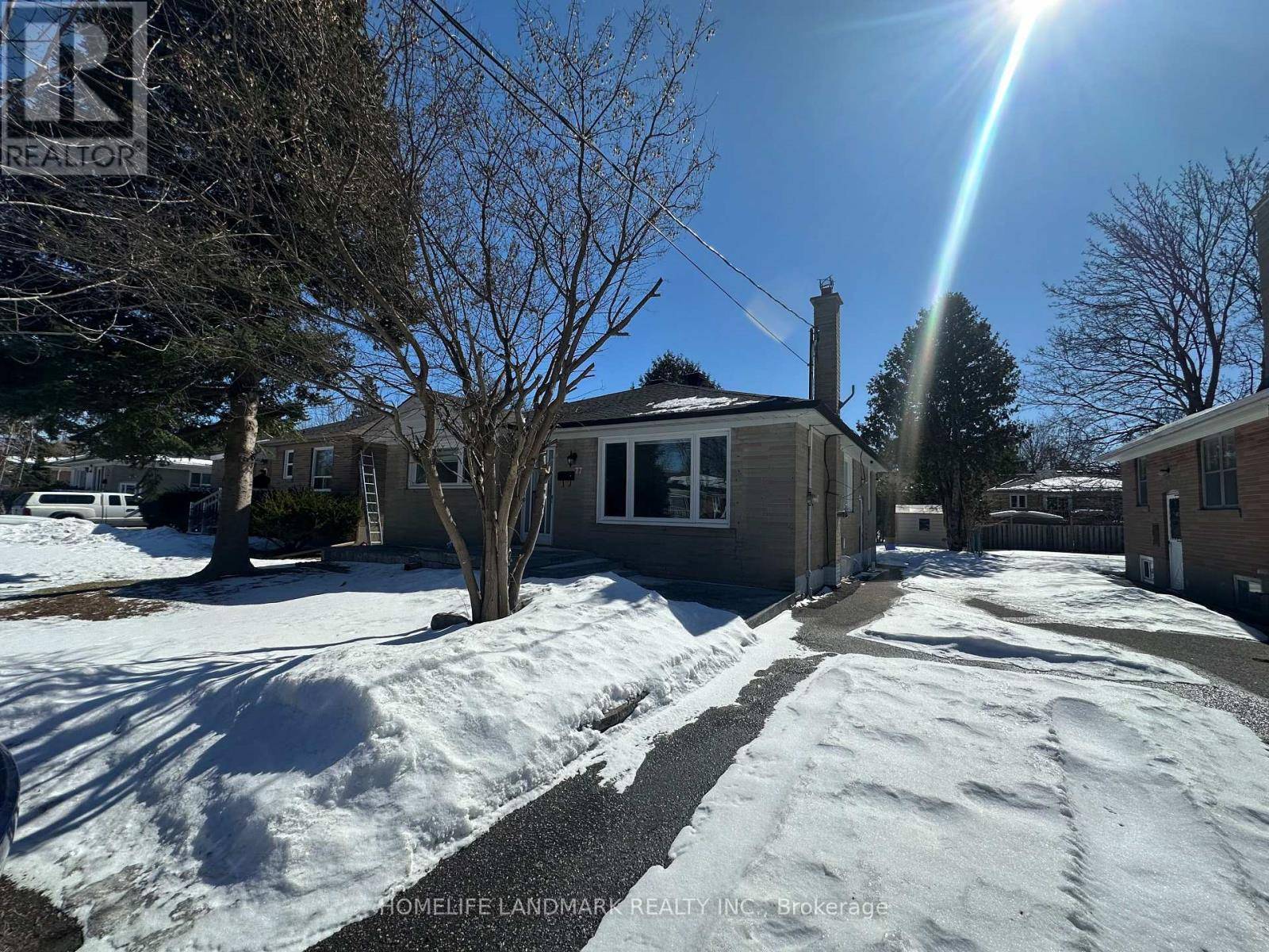 Richmond Hill (crosby), ON L4C2N3,MAIN FLOOR-77 CARTIER CRESCENT