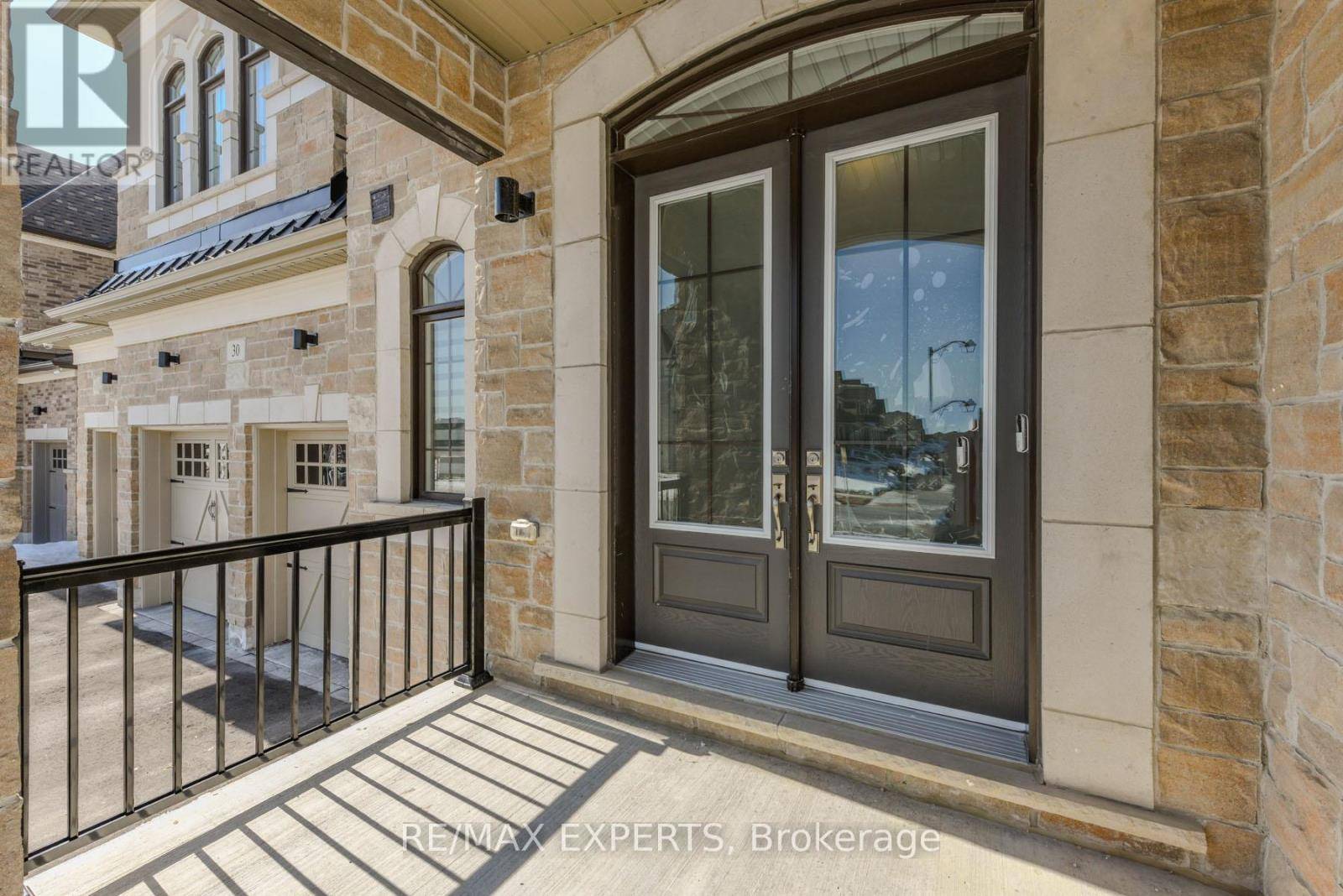 Vaughan (kleinburg), ON L4H4V9,30 ENCLAVE COURT NW