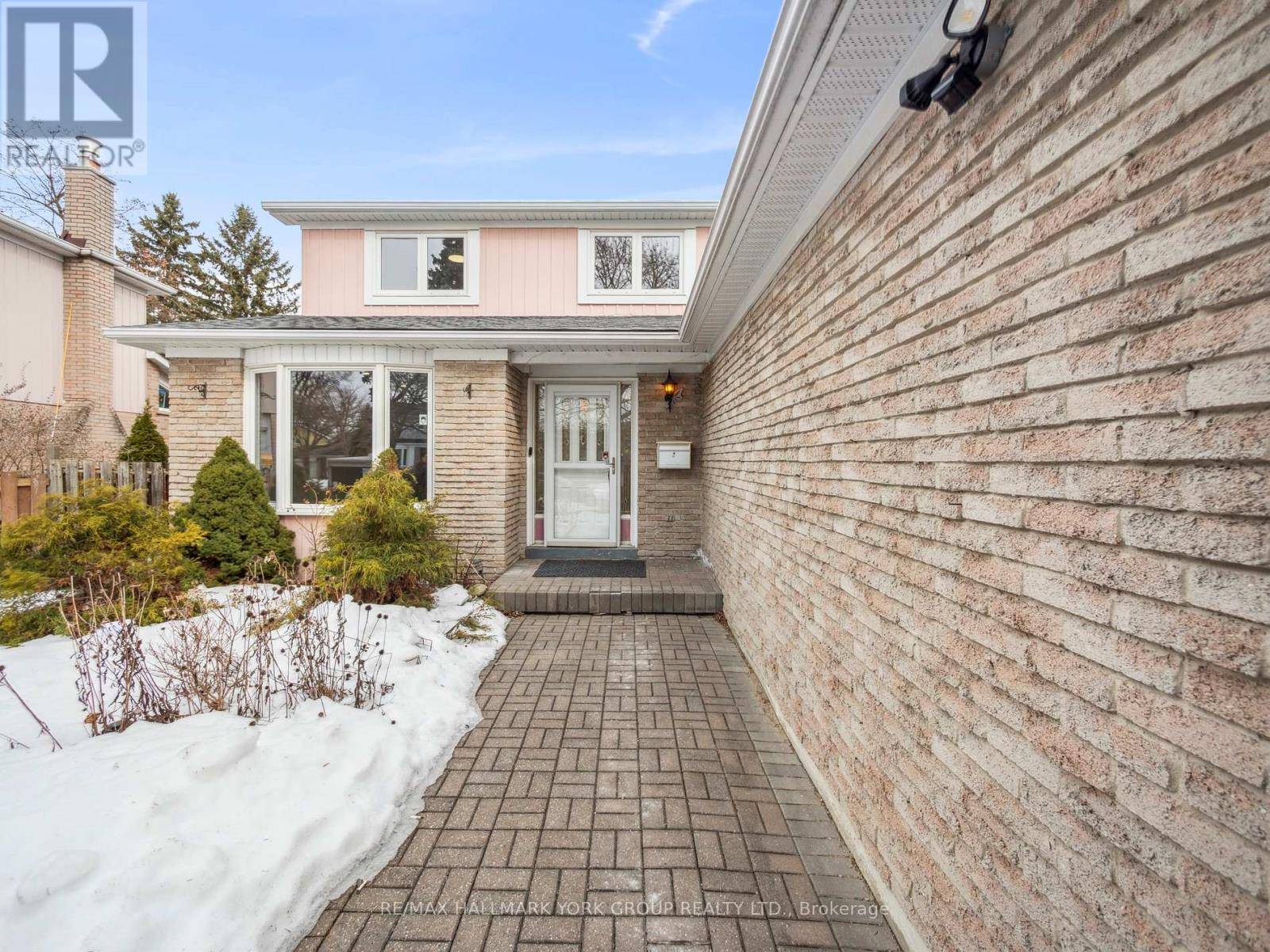 Richmond Hill (north Richvale), ON L4C5H8,42 DRUMERN CRESCENT