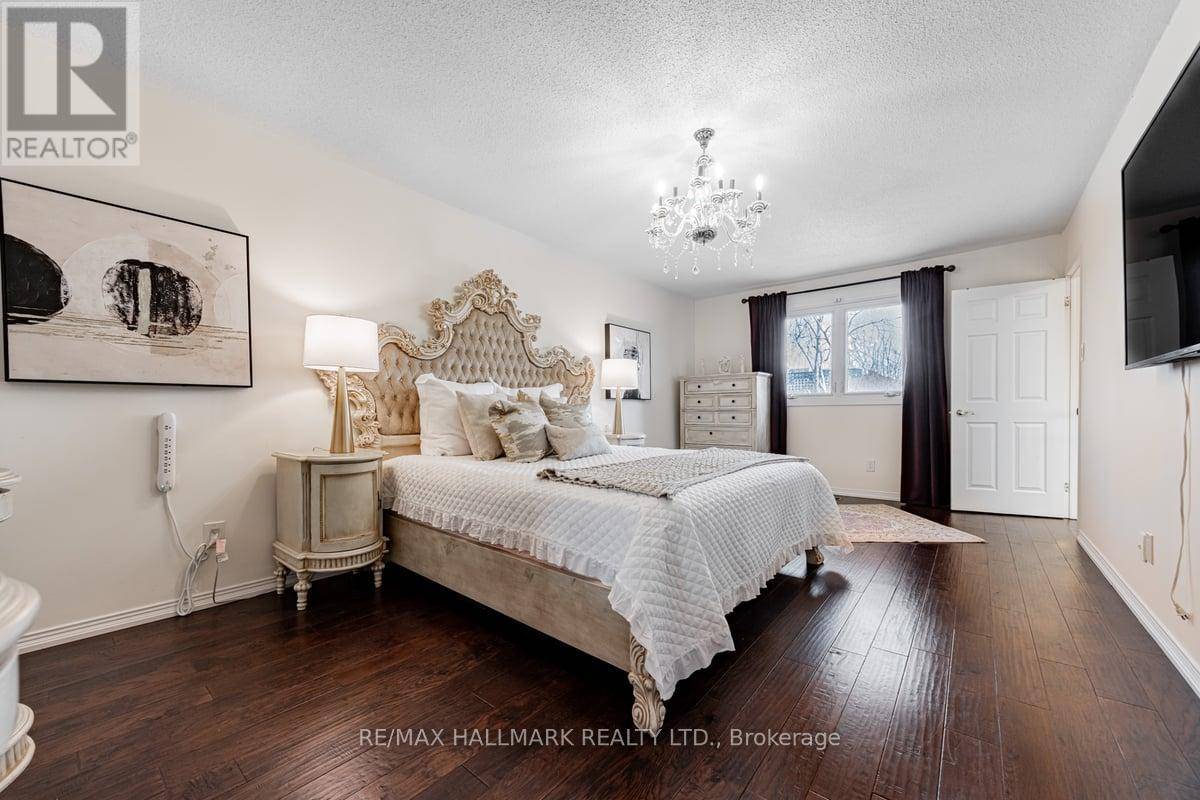 Richmond Hill (north Richvale), ON L4C7M2,9 ADDISON STREET