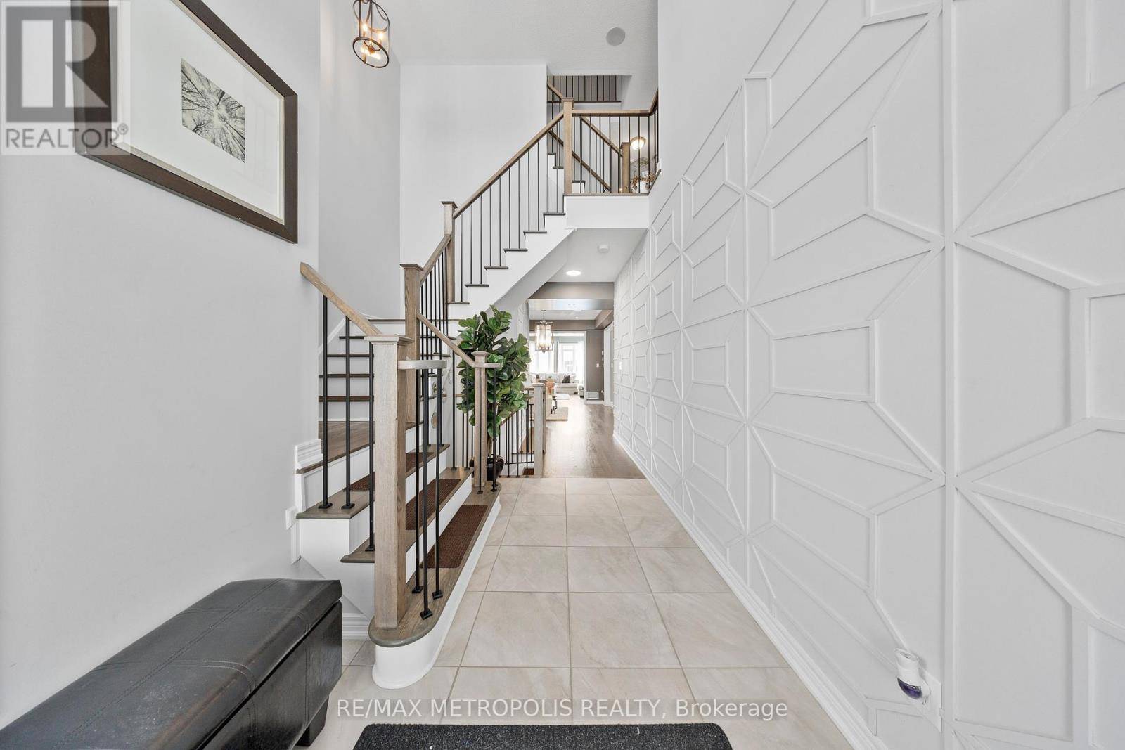 New Tecumseth, ON L9R0V8,118 Lorne Thomas PL #Upper