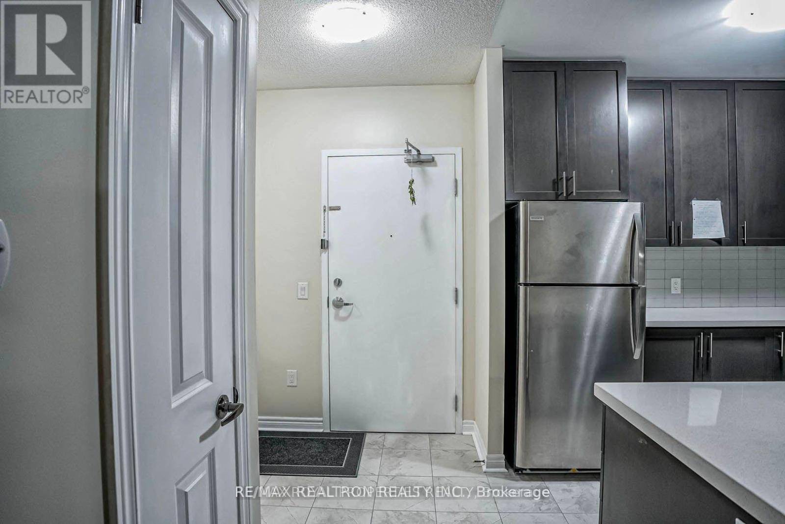 Markham (cedarwood), ON L3S0E1,39 New Delhi DR #407