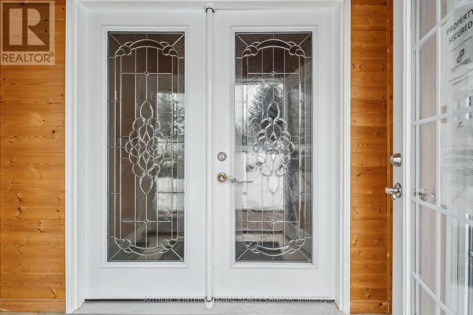 Newmarket (central Newmarket), ON L3Y2E8,118 QUEEN STREET