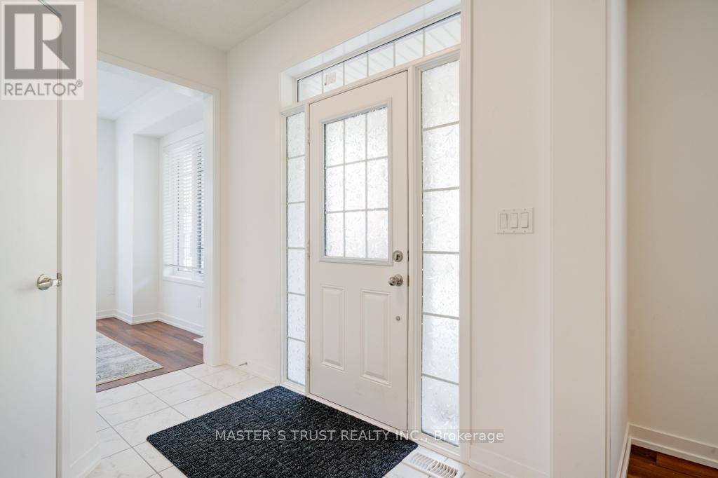 Newmarket (glenway Estates), ON L3Y0E3,224 HARDING PARK STREET