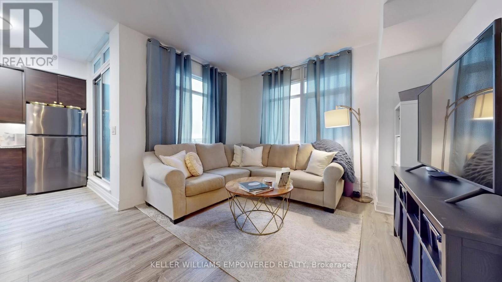 Vaughan (vaughan Grove), ON L4L8C4,24 Woodstream BLVD #904