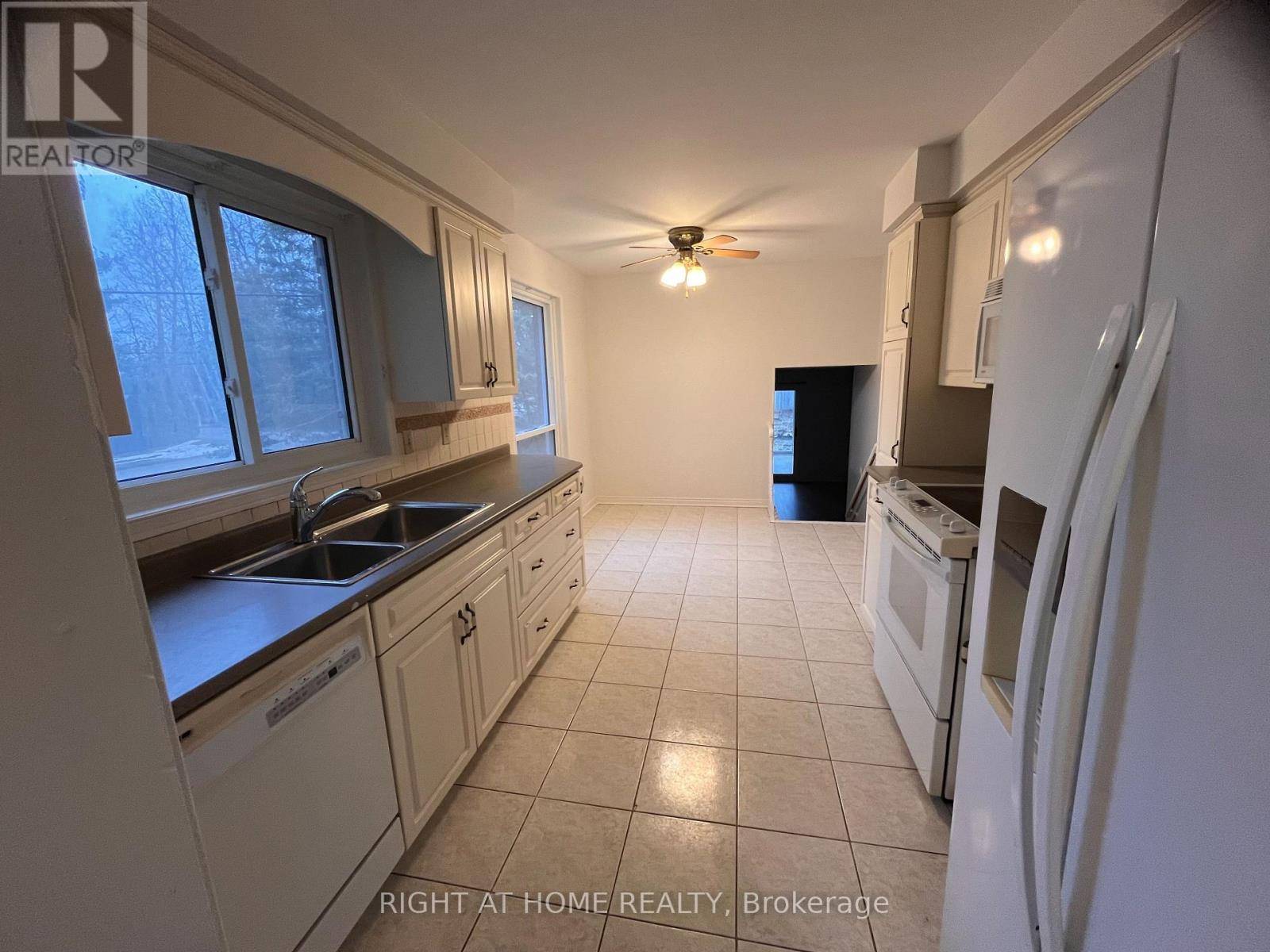 Innisfil (alcona), ON L9S2B9,2184 MILDRED AVENUE