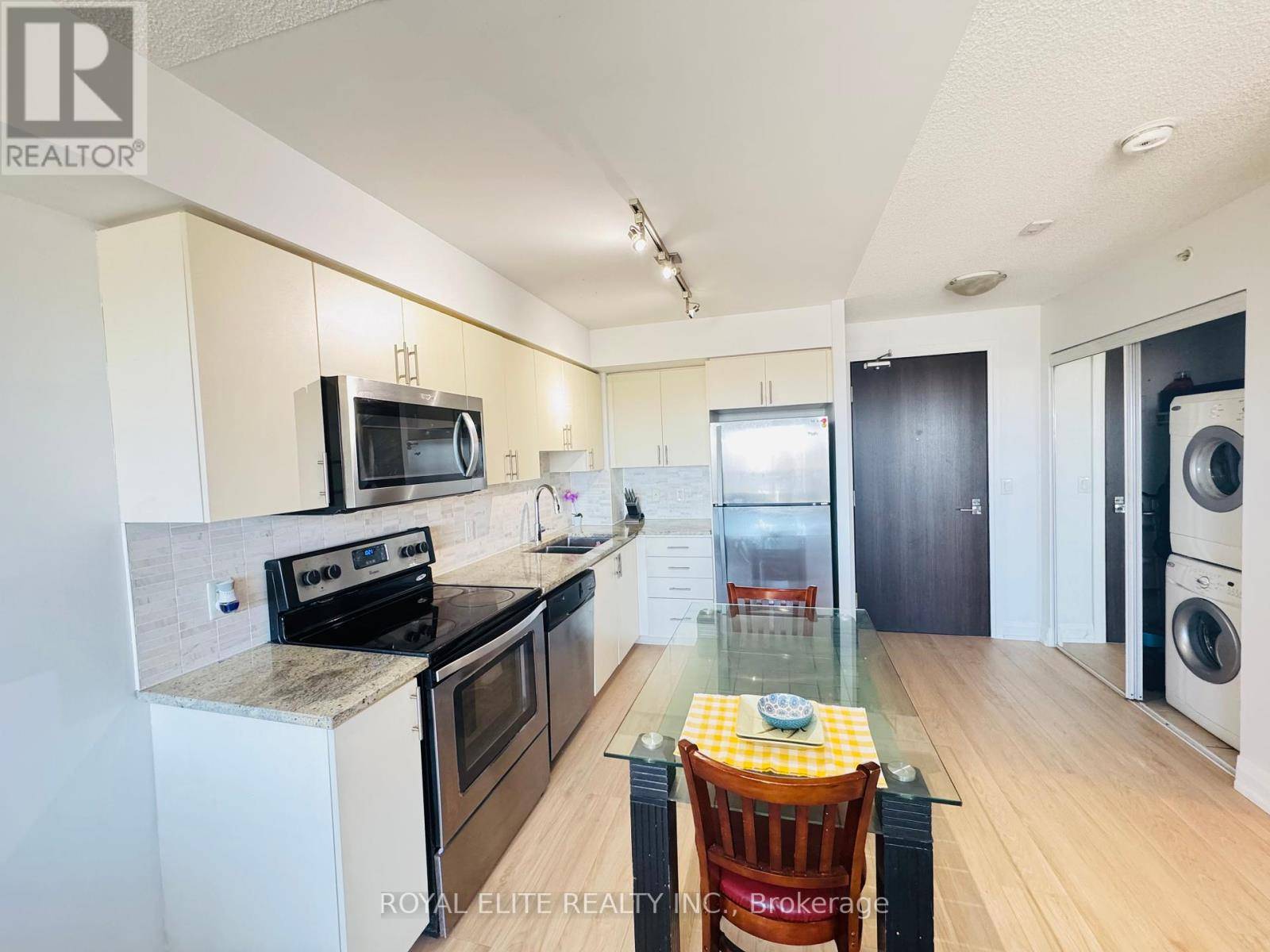 Richmond Hill (doncrest), ON L4B0C4,370 Hightway 7 East #822