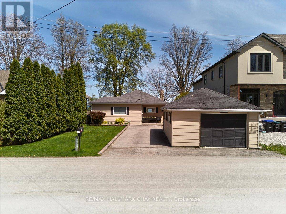Innisfil (gilford), ON L0L1R0,297 BEACH ROAD