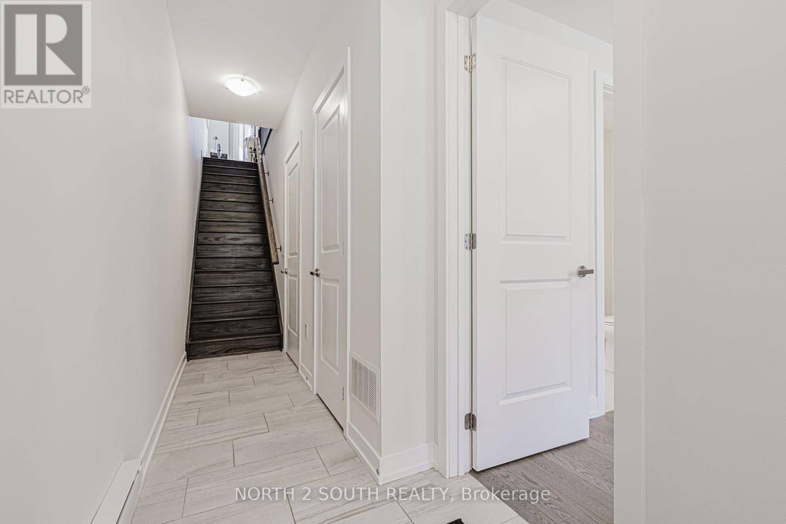 Vaughan, ON L6A4Z2,195 SALTERTON CIRCLE