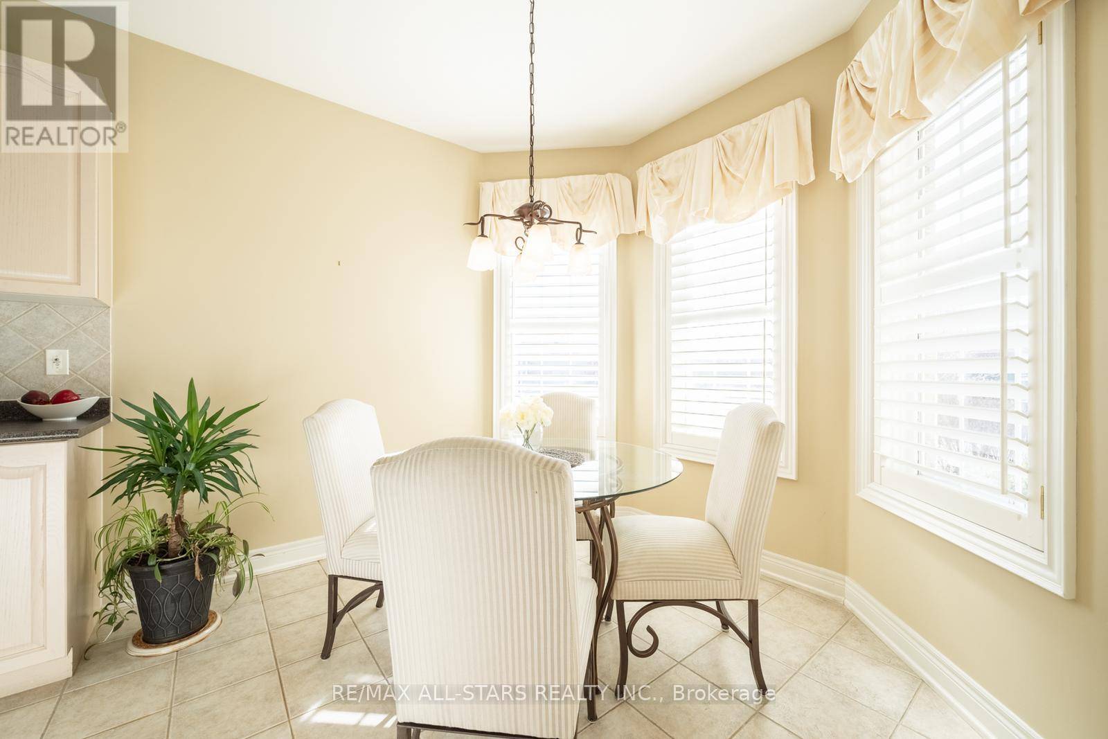 Whitchurch-stouffville (ballantrae), ON L4A1P6,137 LONG STAN