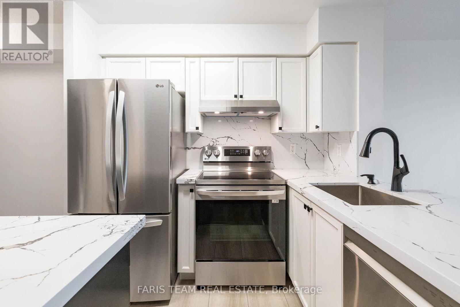Richmond Hill (langstaff), ON L4B0A1,11 Oneida CRES #407