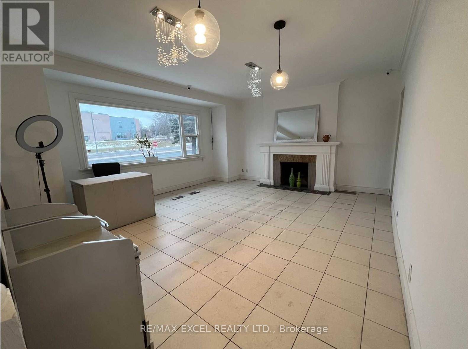 Richmond Hill (harding), ON L4C1T9,PARTIAL MAIN FLOOR - 9961 YONGE STREET