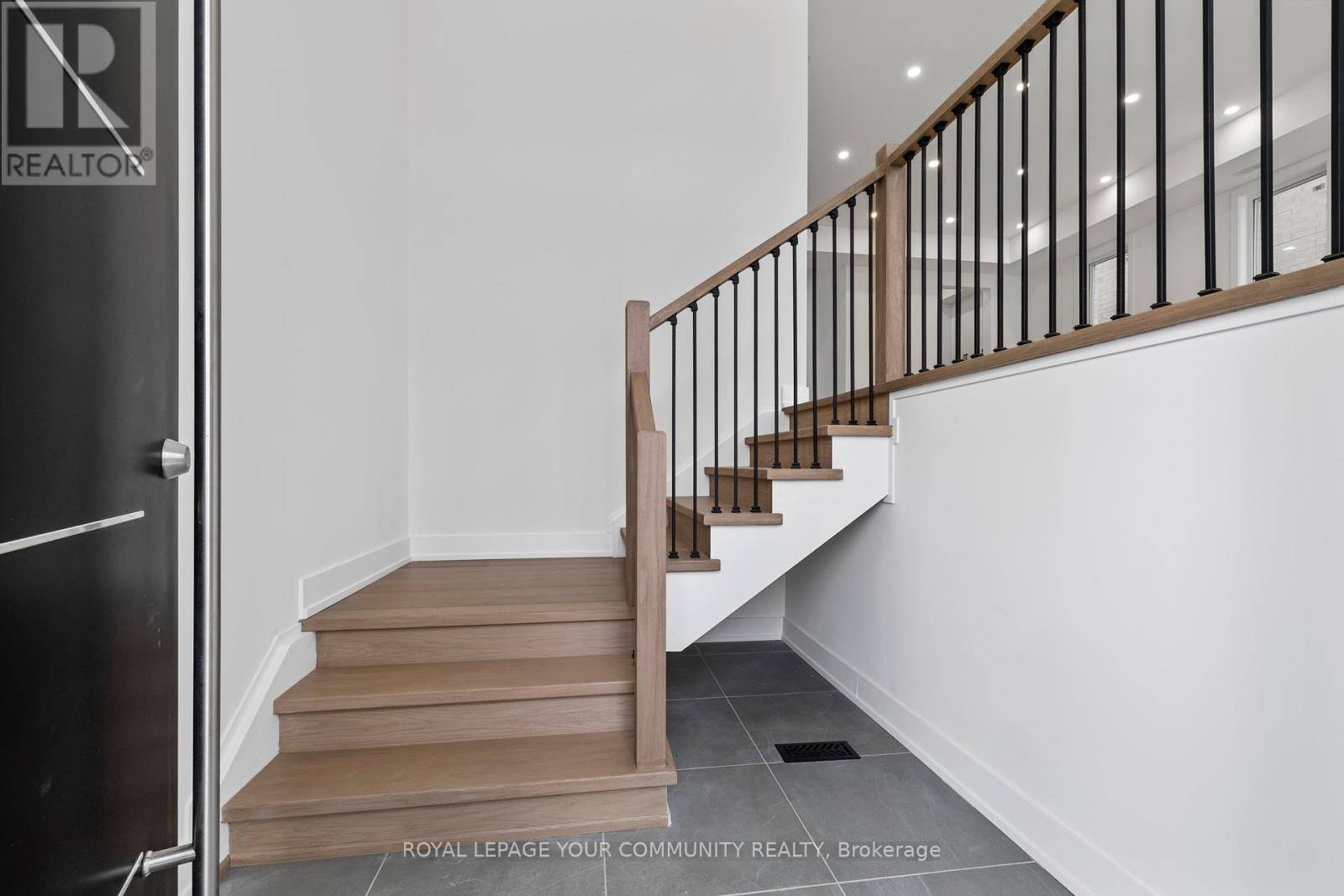 King, ON L4E2Z5,22 PORTAGE AVENUE