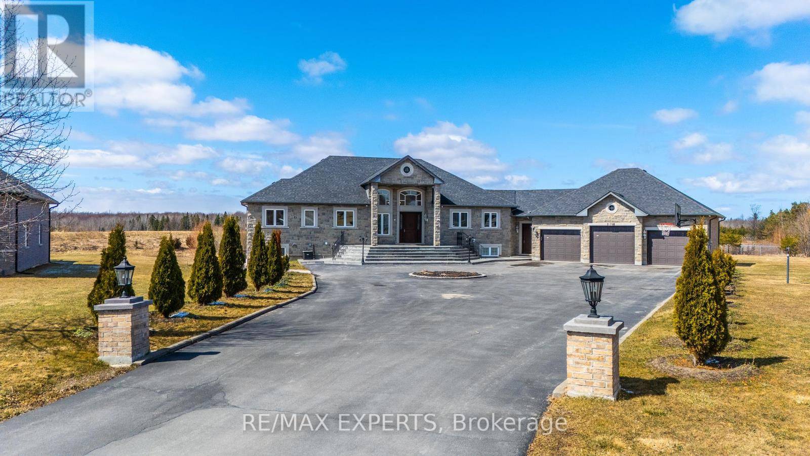 Bradford West Gwillimbury, ON L0L1L0,176 DALE CRESCENT