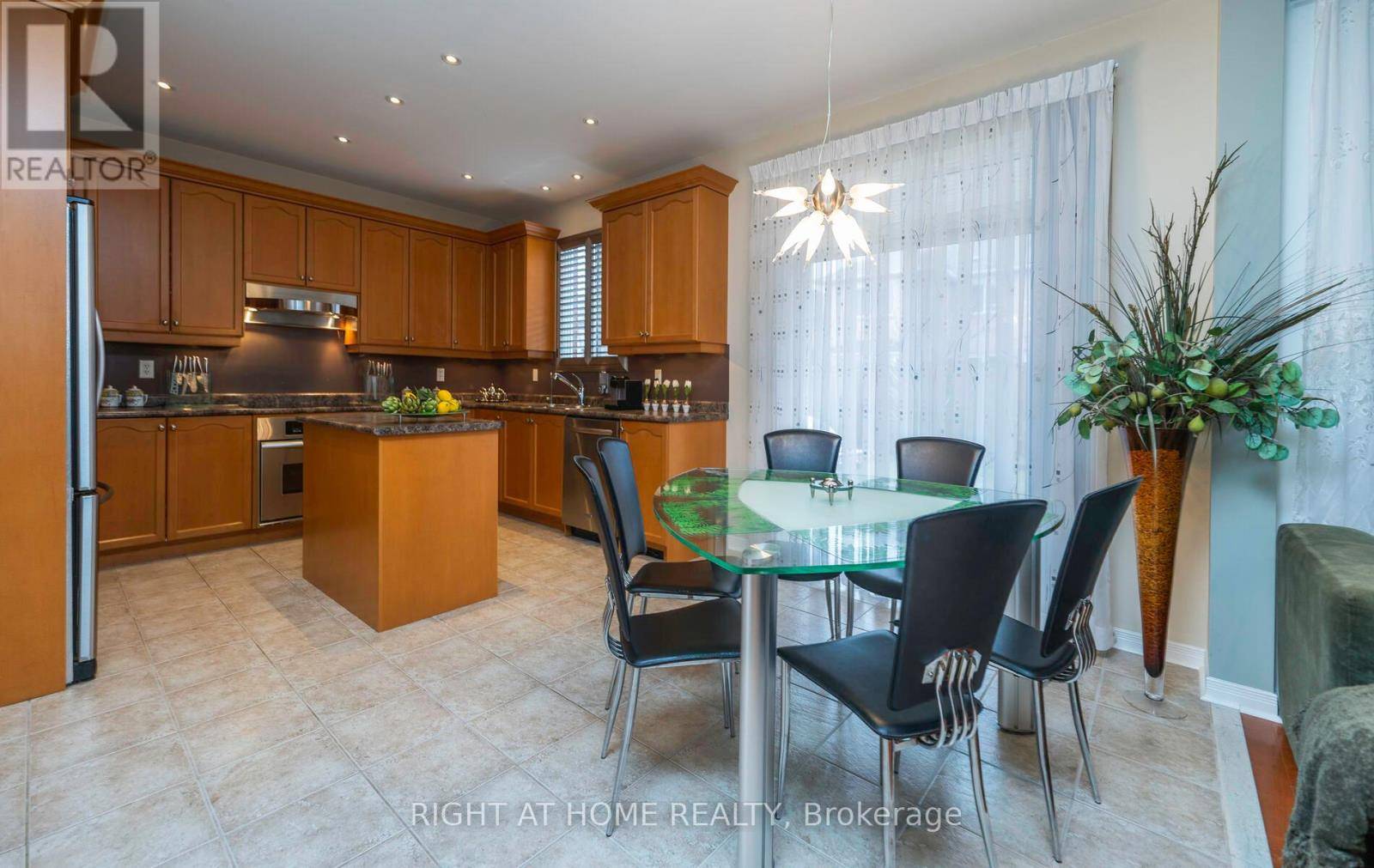Richmond Hill (oak Ridges), ON L4E4P6,84 VERDI ROAD