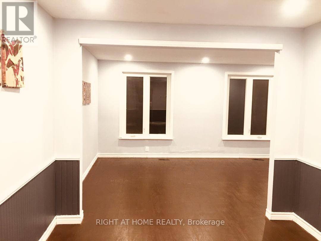 Newmarket (central Newmarket), ON L3Y1C9,237 THOMS CRESCENT