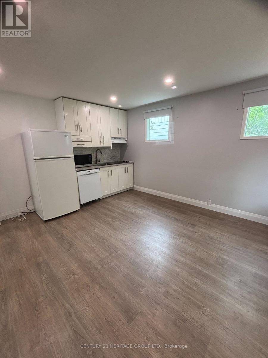 Richmond Hill (mill Pond), ON L4C3Y9,249 Richmond ST #Back