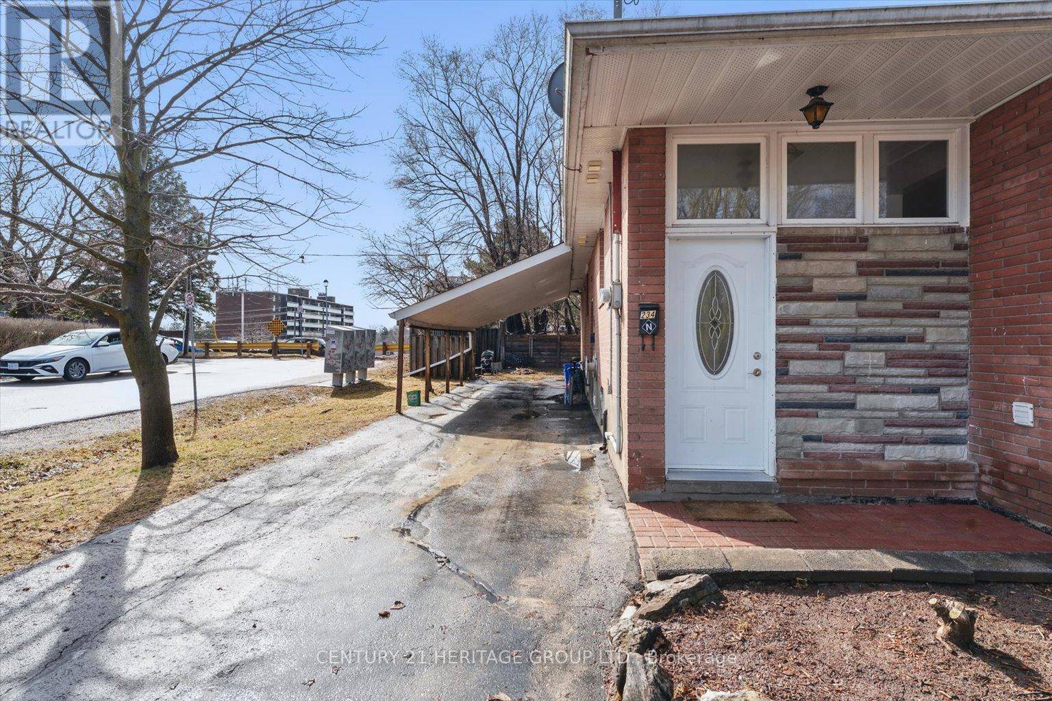 Newmarket (bristol-london), ON L3Y2S5,234 PENN AVENUE
