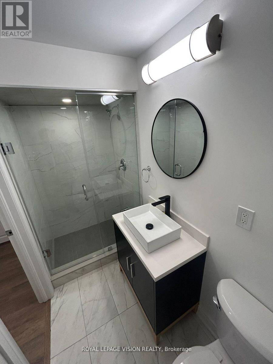 Vaughan (vaughan Grove), ON L4L1L9,10 Coles AVE #B