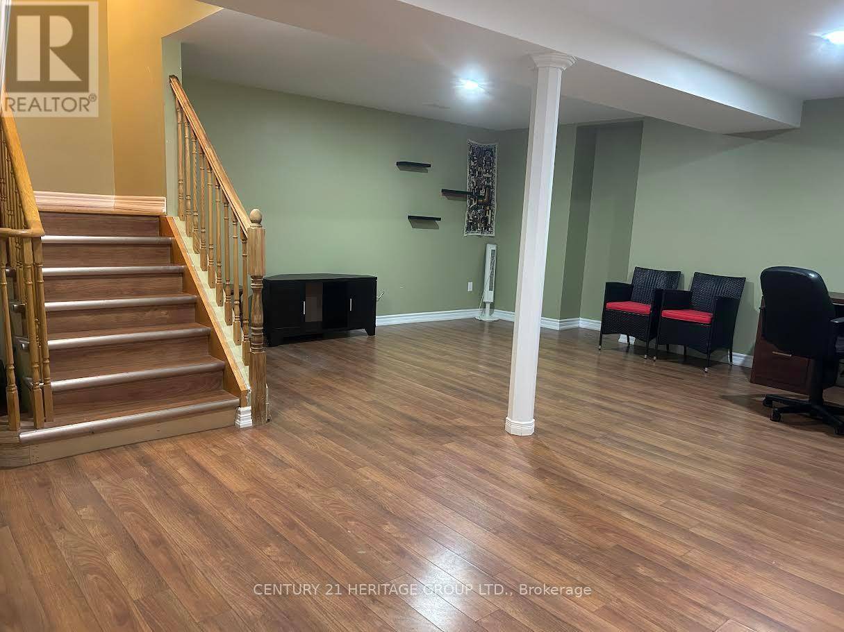 Newmarket (gorham-college Manor), ON L3Y5H1,587 Mulock CT #Bsmt