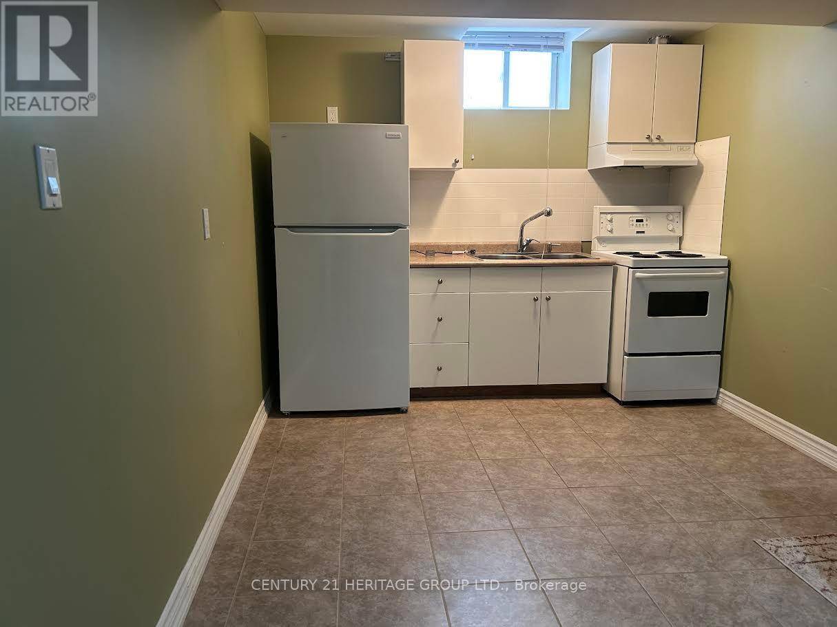 Newmarket (gorham-college Manor), ON L3Y5H1,587 Mulock CT #Bsmt