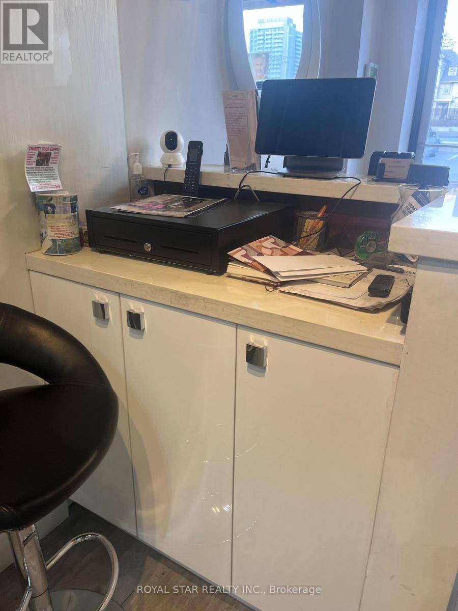 Richmond Hill (south Richvale), ON L4C0L7,8910 Yonge ST #9