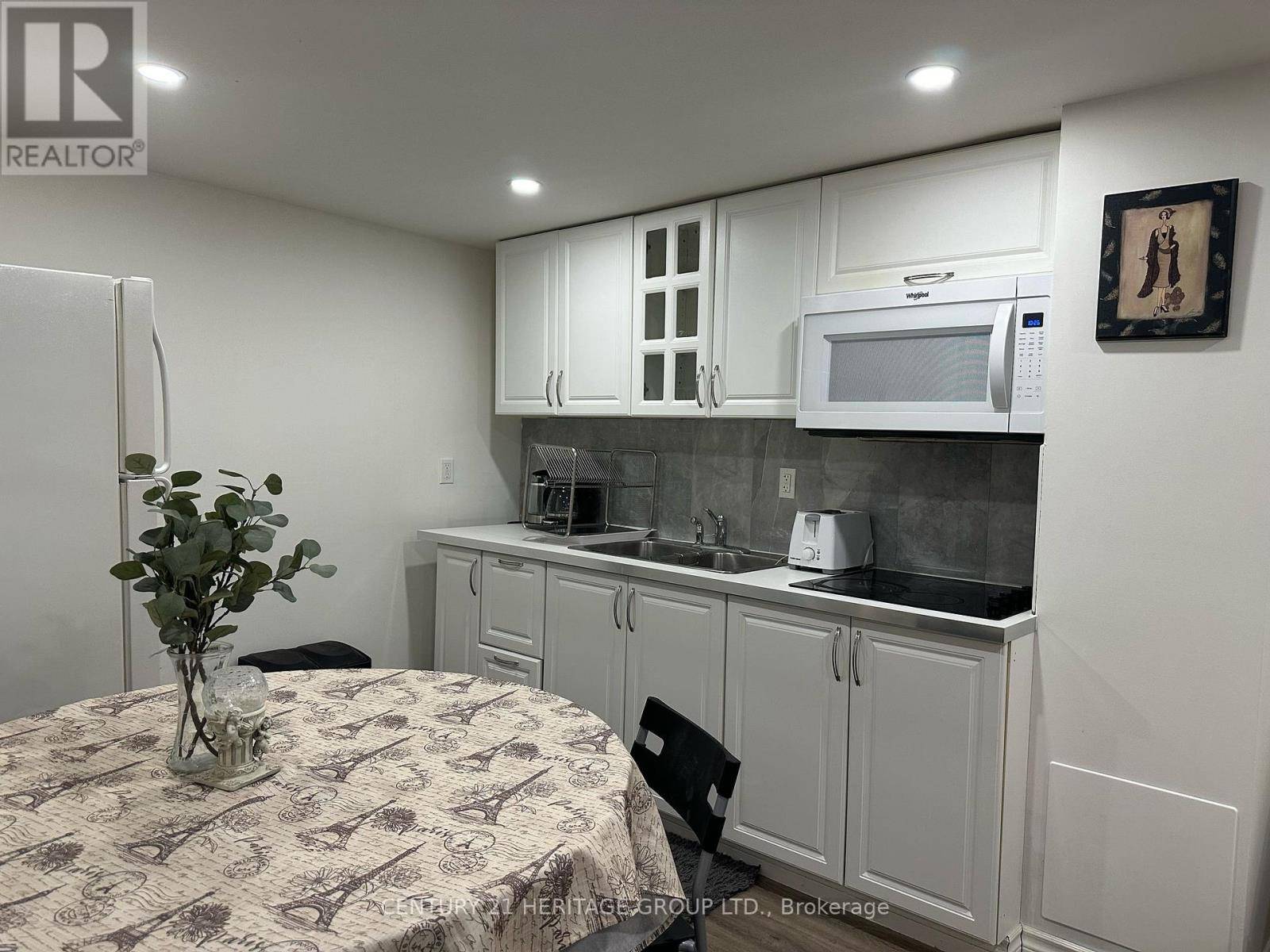Newmarket (glenway Estates), ON L3Y7S3,135 GLENWAY CIRCLE