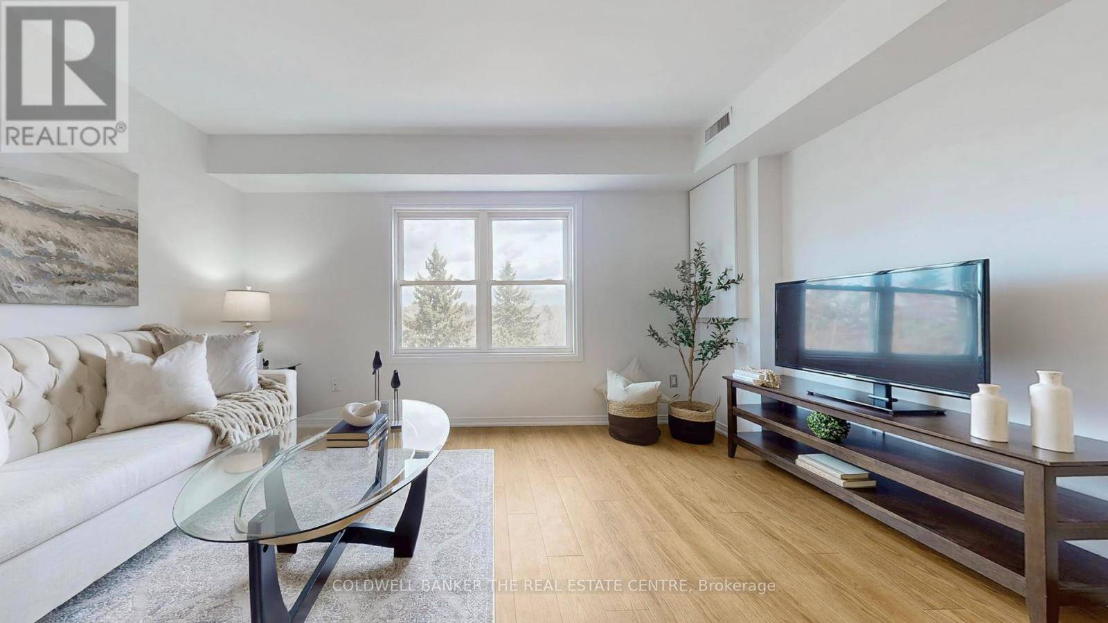 Newmarket (central Newmarket), ON L3Y8J2,115 Main ST South #20