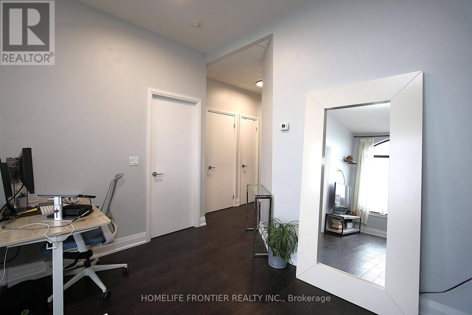 Richmond Hill (crosby), ON L4C3B8,10376 Yonge ST #401