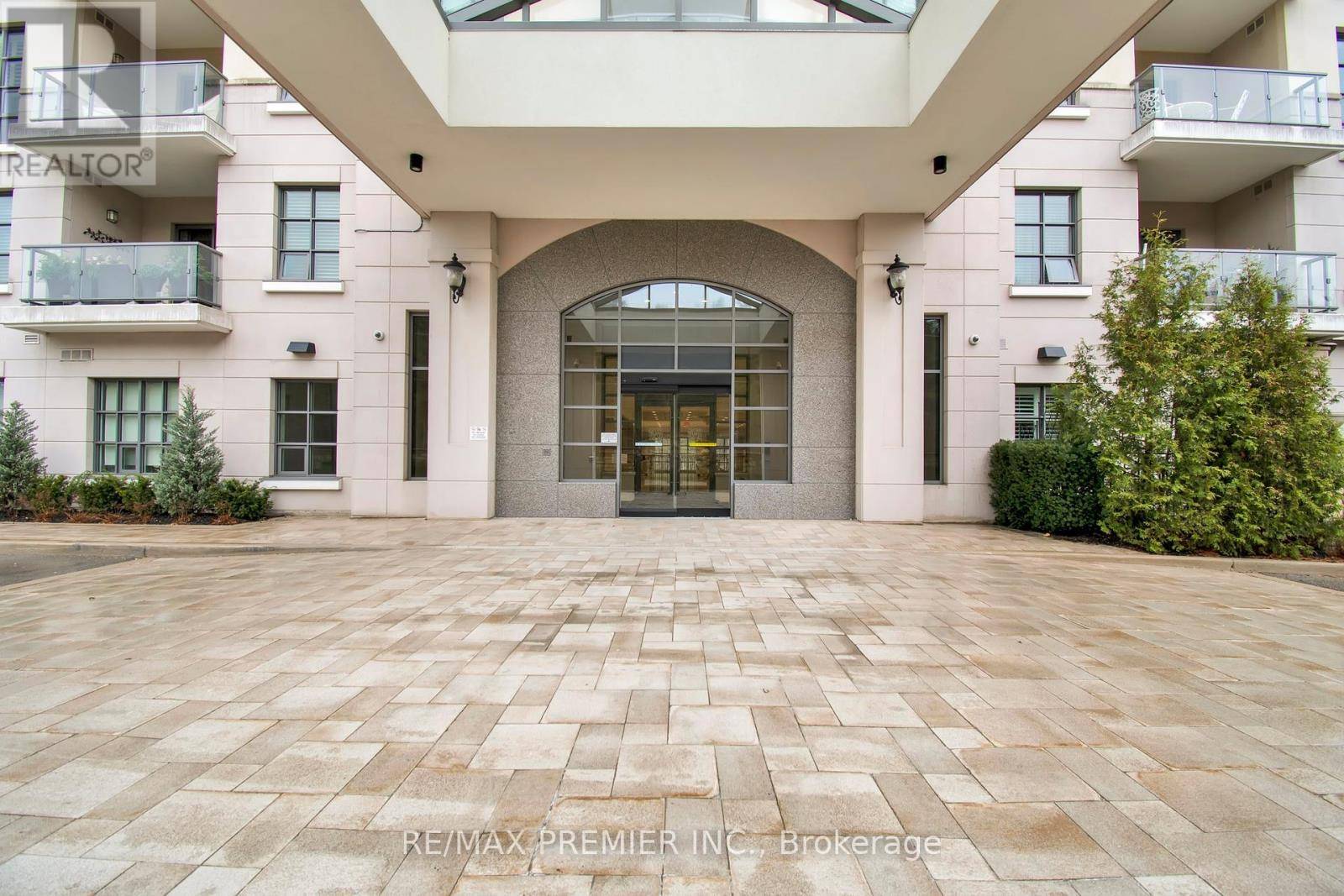 Vaughan (vellore Village), ON L4L1A6,9909 Pine Valley DR #402