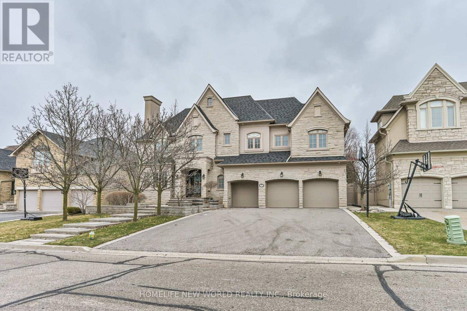 Vaughan (uplands), ON L4J8K6,33 EVITA COURT