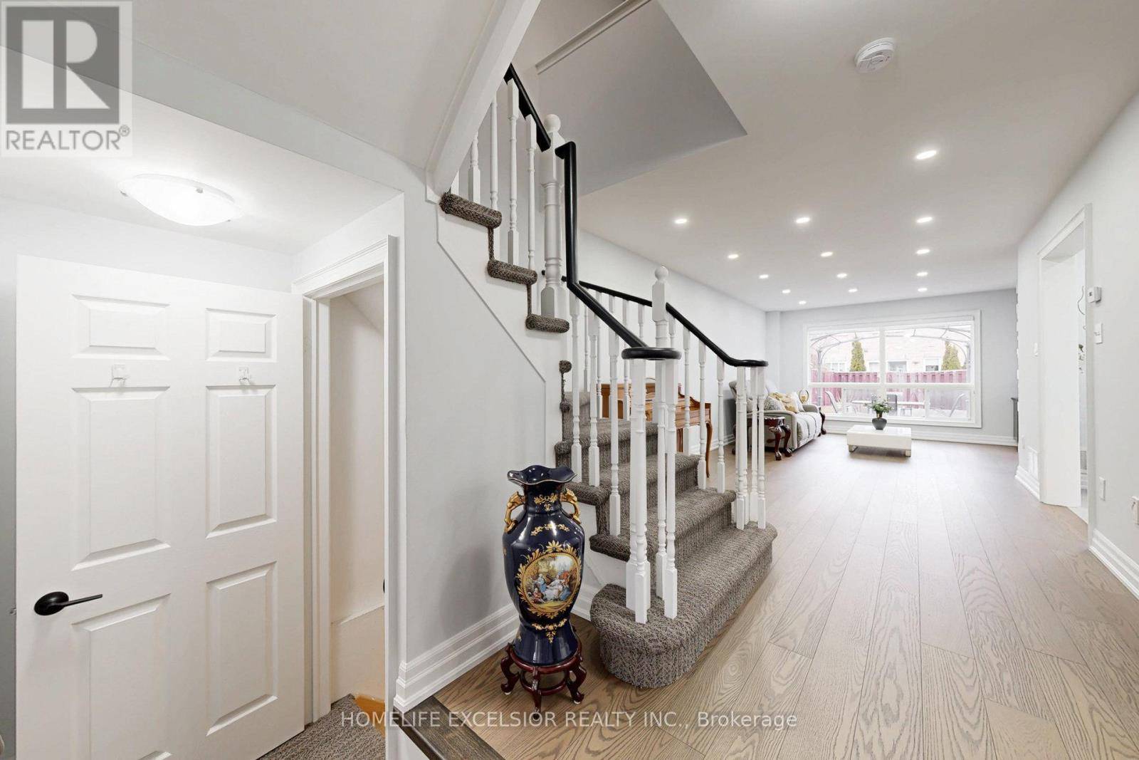 Richmond Hill (oak Ridges), ON L4E4P4,80 MADISON AVENUE