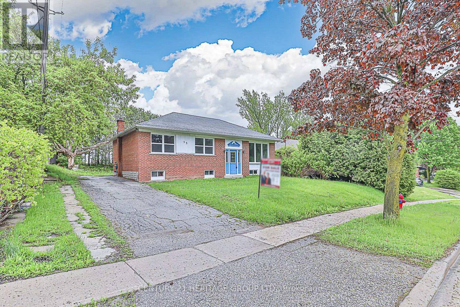 Newmarket (central Newmarket), ON L3Y4T8,53 WILSTEAD DRIVE