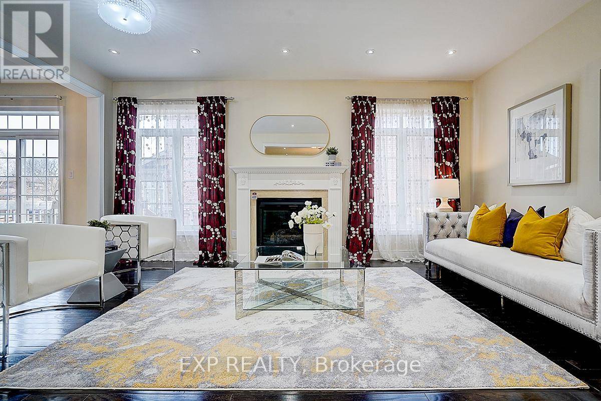 Richmond Hill (crosby), ON L4C0X1,116 DUNLOP STREET