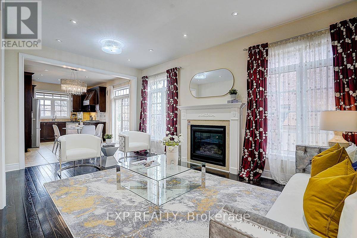 Richmond Hill (crosby), ON L4C0X1,116 DUNLOP STREET