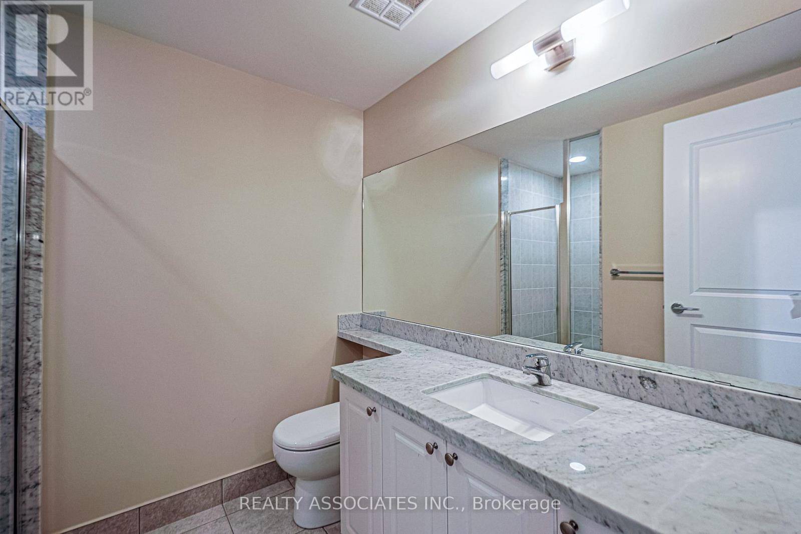 Markham (unionville), ON L6G0C9,131 Upper Duke CRES #706